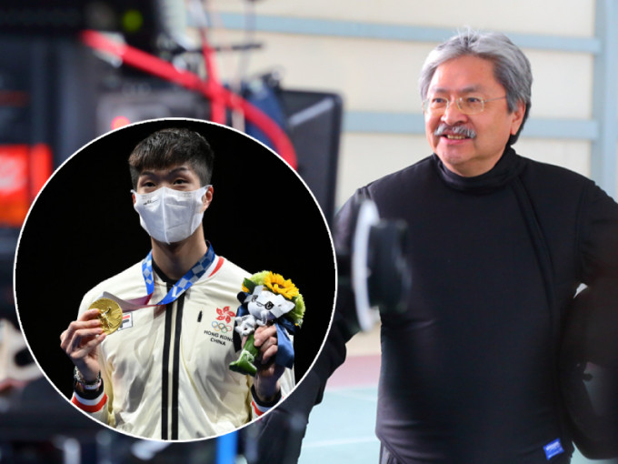 曾俊華恭賀張家朗在東京奧運男子花劍個人賽奪得金牌。