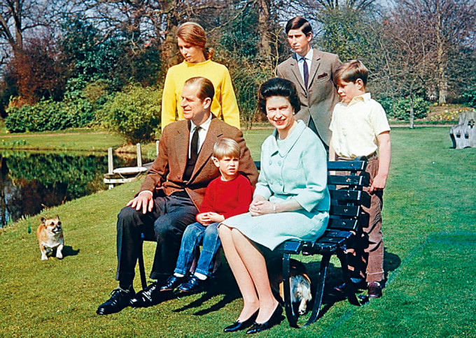 ■一九六八年，女皇夫婦與查理斯、安妮公主等四子女拍全家福。