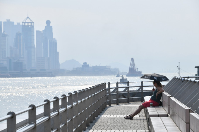 天文台预测圣诞节假期天气和暖。