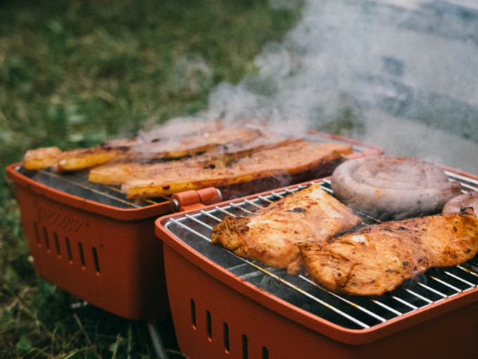 女童請同學返家BBQ反被指靠父母遭排斥。(網圖)