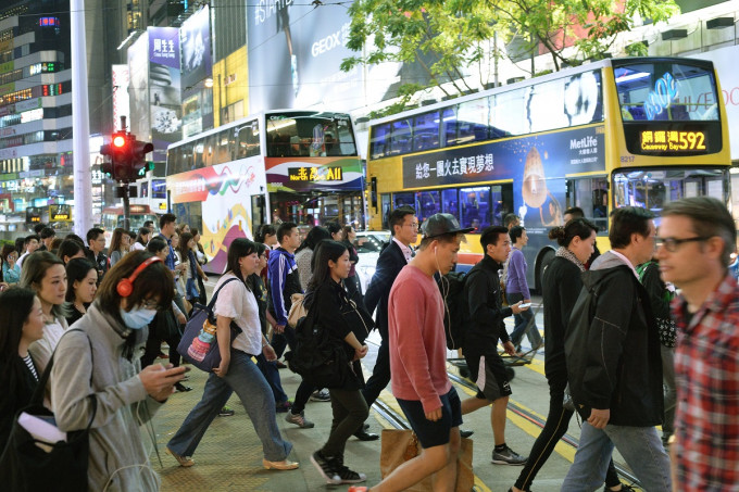 政府统计处指居香港少于7年的单亲父母比例上升。资料图片