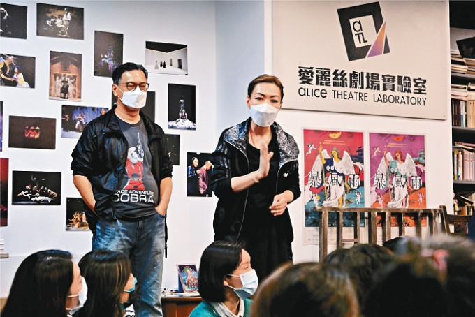 愛麗絲創團人陳恆輝(左)與陳瑞如(右)到英國深造時接觸到教育劇場，深受啟發，矢志將此理念帶到香港。