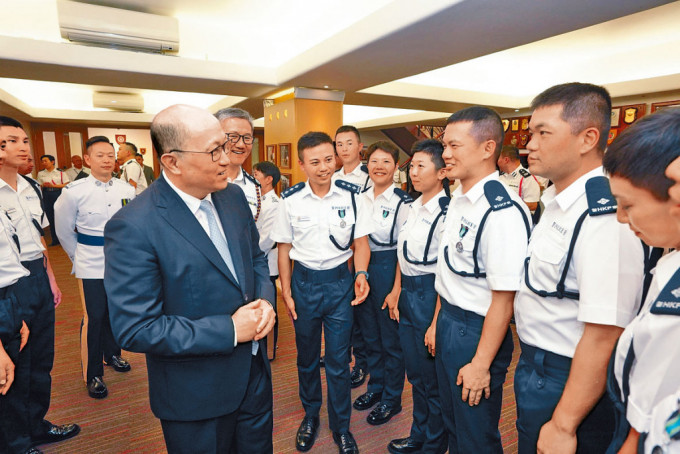 鄭雁雄勉勵結業學員為守護香港積極作出貢獻。