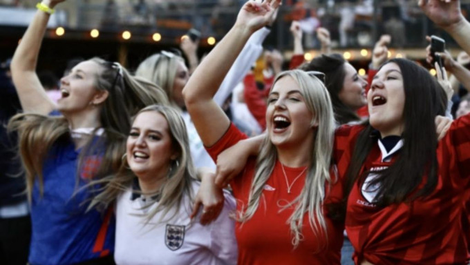 英格兰女球迷担心赴卡塔尔睇世杯会有麻烦。