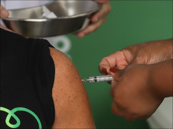 印尼一项研究显示，科兴疫苗能提供有效保护。新华社图片