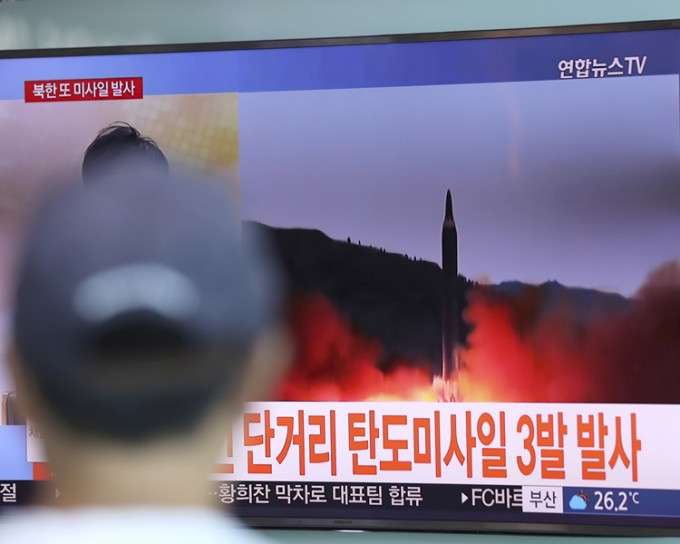 美军指北韩3枚导弹在30分钟内相继发射。AP