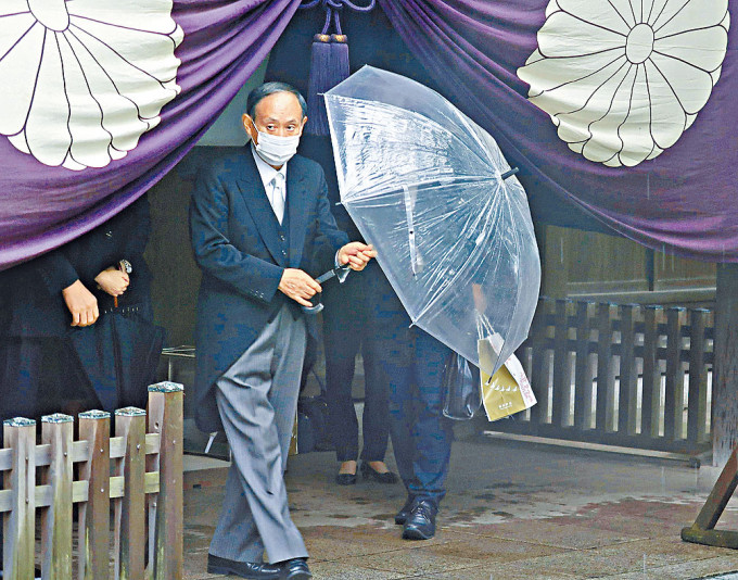 ■前首相菅義偉昨日參拜靖國神社。