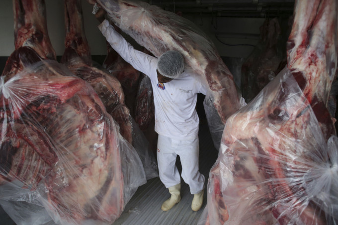 肉品包裝工廠已成巴西疫情溫牀。AP資料圖片 