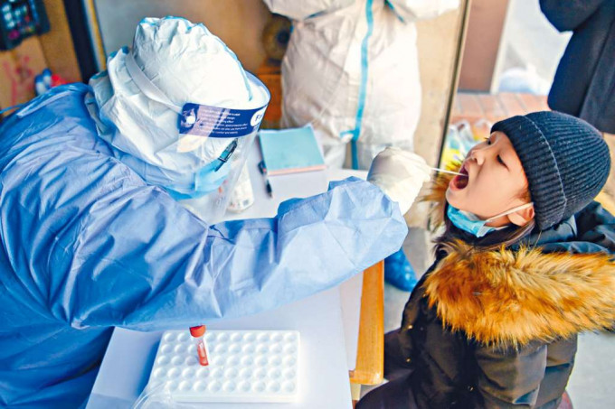 内蒙古满洲里昨日进行第四次全员核酸检测。　
