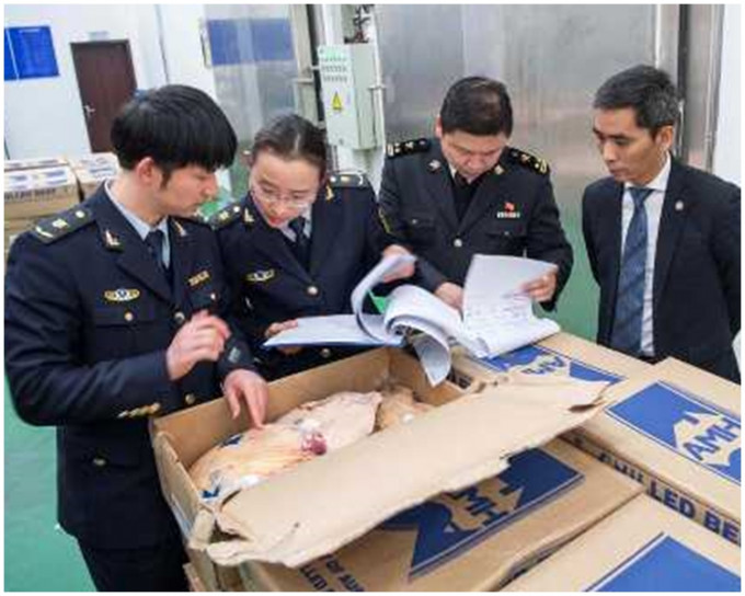 中国海关总署《关于暂不予放行旅客行李物品暂存有关事项的公告》正式施行。新华社图片