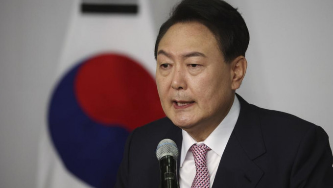 南韩总统尹锡悦在出访美国前夕受访，称台海问题为「全球性议题」，引发中韩隔空交锋，并且互召大使抗议。AP资料图
