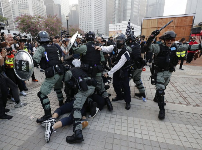 警方當日在場拘捕示威者。AP圖片