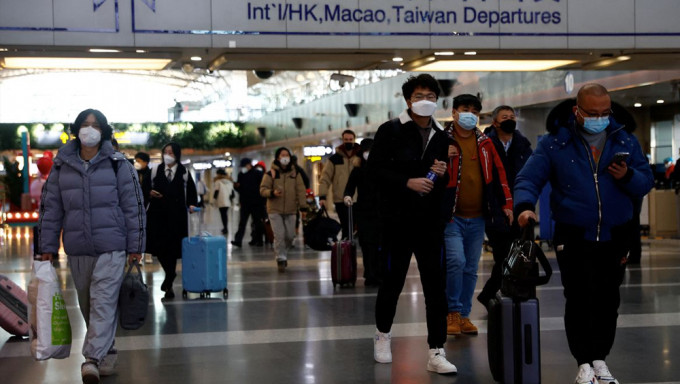1月1日至1月4日大陸入境台灣旅客陽性率為20.6%。路透資料圖