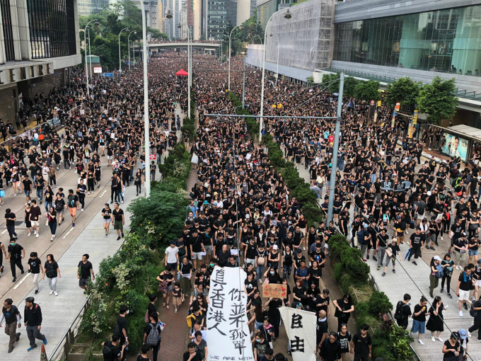 草案指香港應當尊重和保障人權，依法保護香港居民享有示威的自由在內的權利和自由。資料圖片