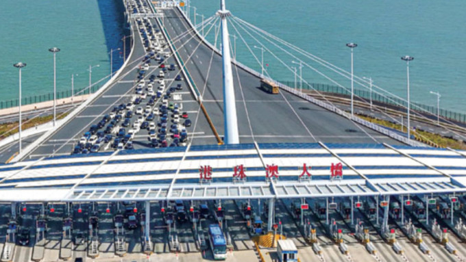 港珠澳大橋不斷增加北上的港車。