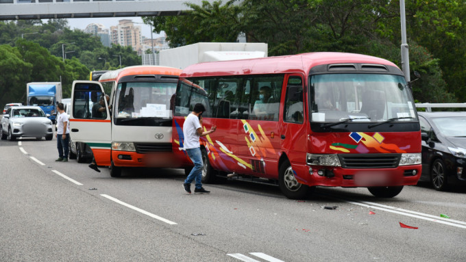 近盈暉臺對開5車相撞。蔡楚輝攝