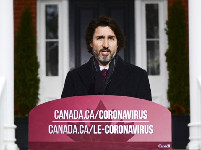 加拿大总理杜鲁多宣布，所有由美国经陆路入境的旅客，下周起必须出示阴性检测证明。AP图片
