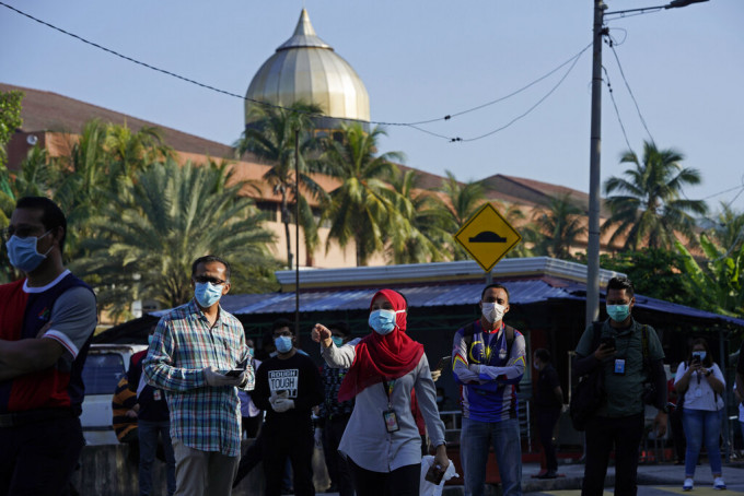 潛在感染者與吉隆坡清真寺大集會參與者，及與伊斯蘭教傳教士可能接觸的人有關。AP