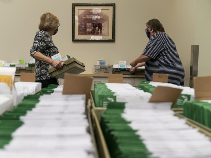 新冠疫情導致今年郵寄選票激增。AP