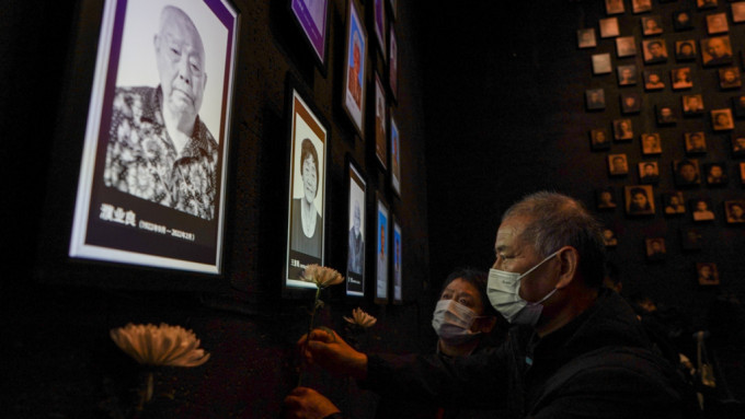 南京大屠殺遇難同胞紀念館去年為在2022年離世的倖存者舉行「熄燈」悼念儀式。新華社
