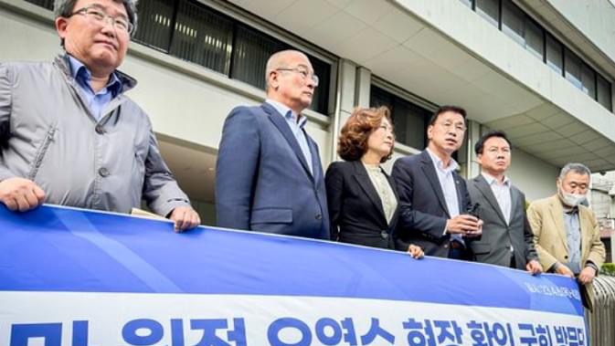 南韓在野共同民主黨4名議員在東電總部外見記者。 梁李媛瑛辦公室