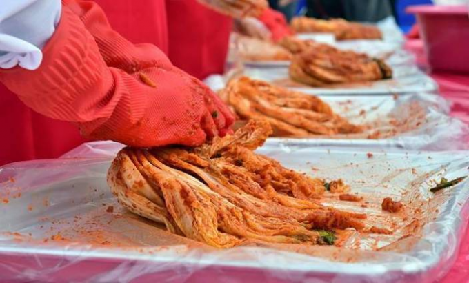 韩国大白菜价格飞涨，中国产泡菜成救兵。