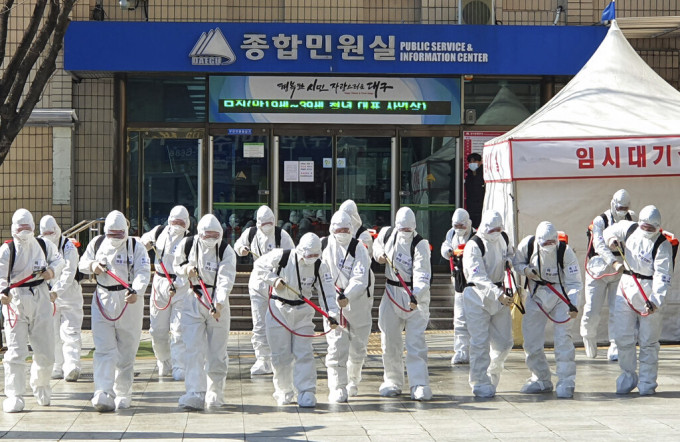 新冠肺炎蔓延至韩国，当地卫生部门清洁。AP