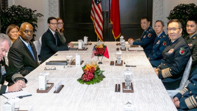 中美防长于新加坡进行两年以来首次的会晤。（路透社）