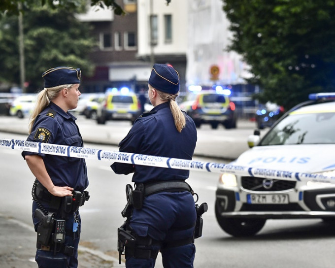 瑞典枪手开枪扫射1死5伤。AP