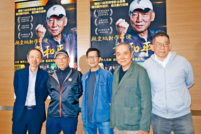 袁和平（左2）和导演萧惠雄（右1）在浸会大学举行讲座。