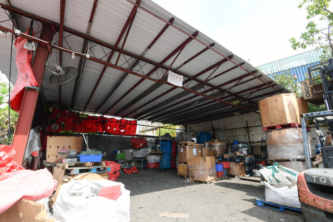 屏山一个回收场涉嫌非法处置有害电子废物。