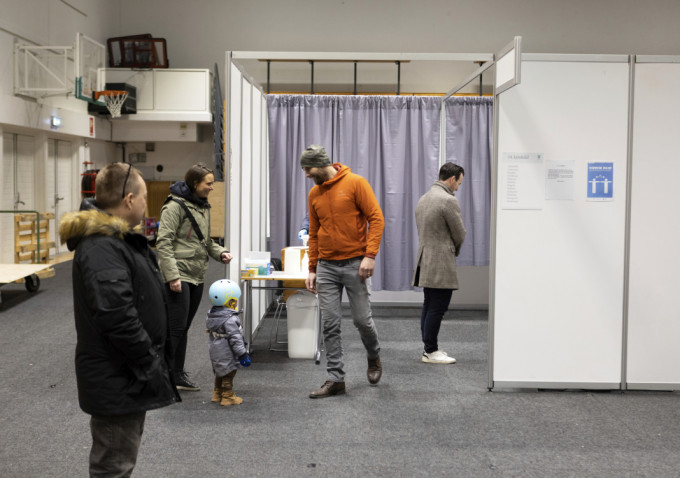冰岛国会选举重新点票后，女性未赢得议会过半数席位。AP图片