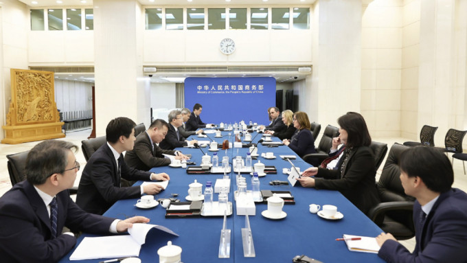 2月27日，商務部國際貿易談判代表兼副部長王受文在京會見美國商會代表團。 （商務部網站）