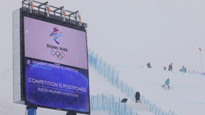 自由式滑雪女子坡面障礙技巧資格賽延期。Reuters