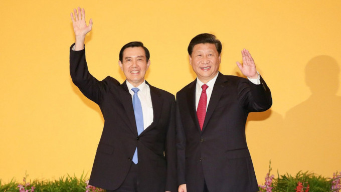 習近平與馬英九於2015年11月7日在新加坡舉行的會面。台北總統府圖片