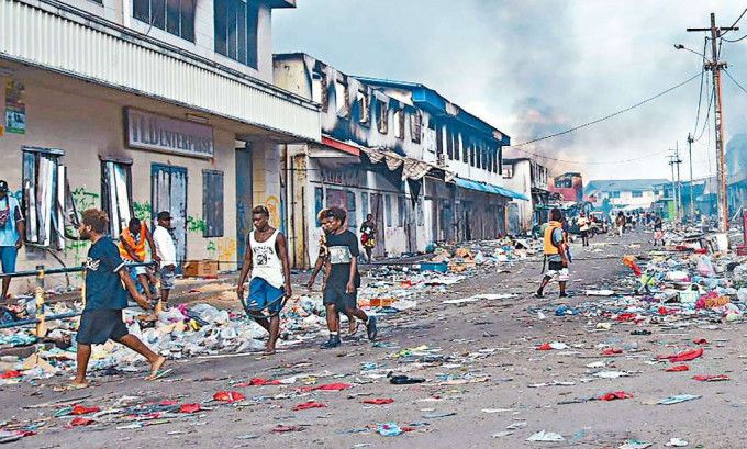 ■所罗门群岛首都的唐人街遭纵火抢掠后满目疮痍。