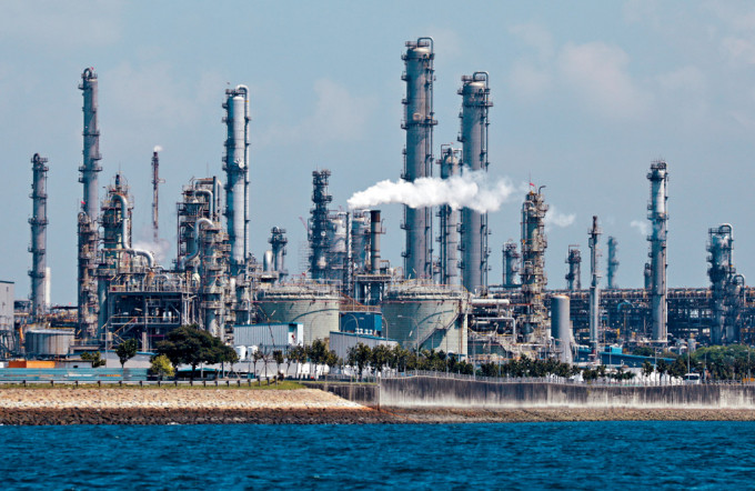 蚬壳公司在新加坡的炼油及石化厂。
