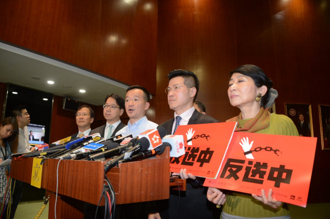 民主派事後質疑梁君彥驅逐議員離場的理據。