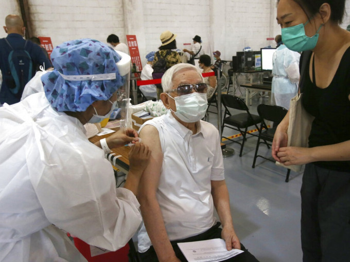 台灣新增7宗接種新冠疫苗後死亡個案。AP資料圖片，非當事人