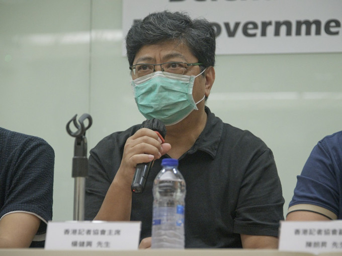 记协主席杨健兴形容警方搜查《苹果日报》行动损害新闻自由。资料图片