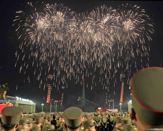 北韩放烟花庆祝成功试射洲际导弹。AP