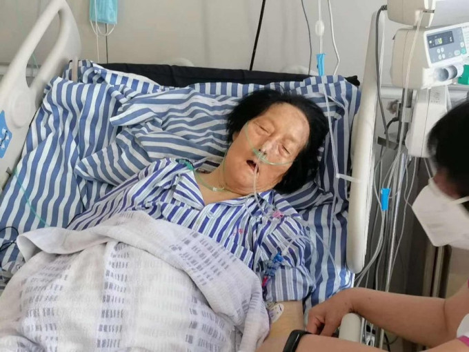 微信朋友圈流傳的照片顯示，申紀蘭躺在病牀上。網圖