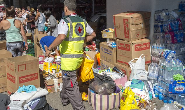 大火後，慈善機構都捐出衣服、食物和電子產品等救災物資。