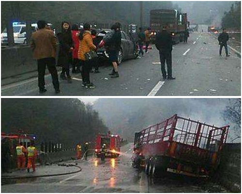 渝昆高速公路處發生5車相撞。圖:雲南網