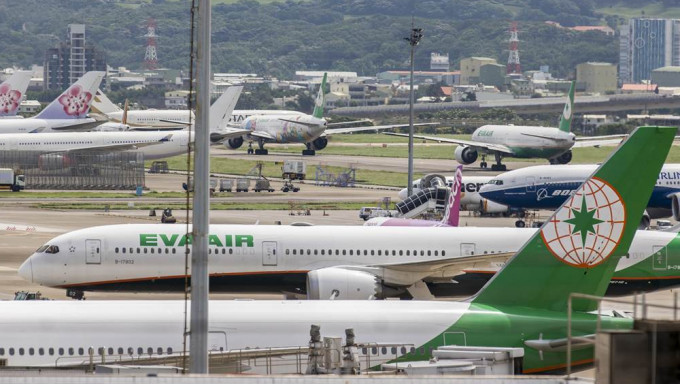 台灣桃園機場疑無人機闖入，緊急關閉40分鐘，影響逾千旅客。中時