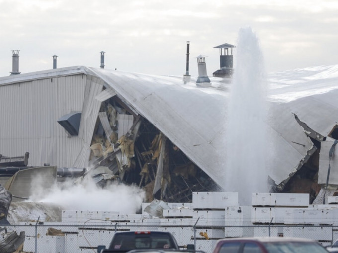 威奇托市的一間飛機製造廠發生氮氣爆炸。AP