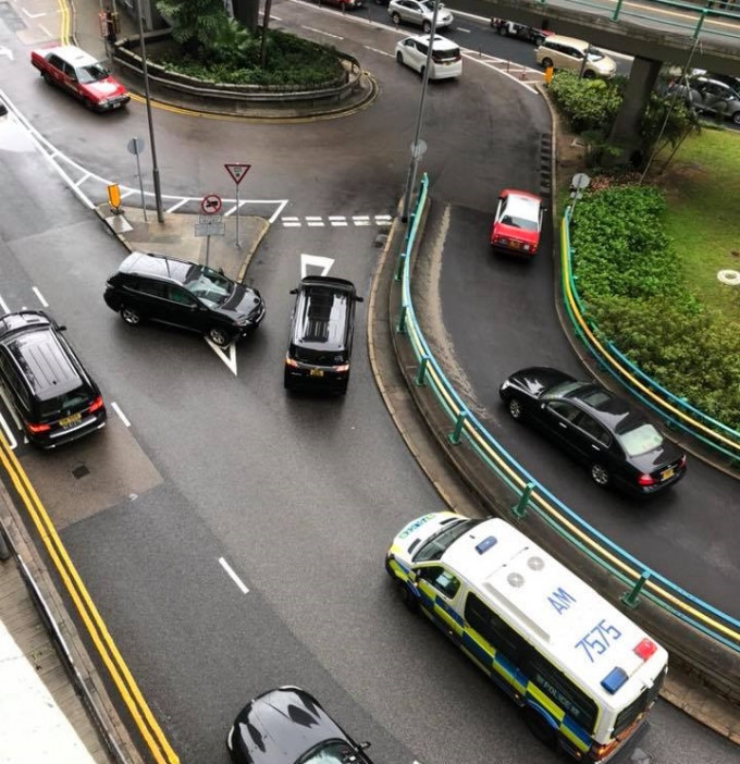 私家車失事。網民KoKa Ngai圖片