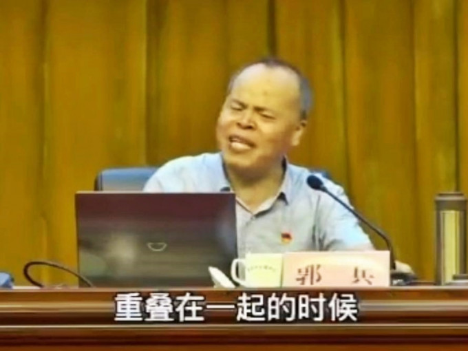 河南省委讲师团副团长郭兵发表激情饱满的专题报告，视频在网上流传。影片截图
