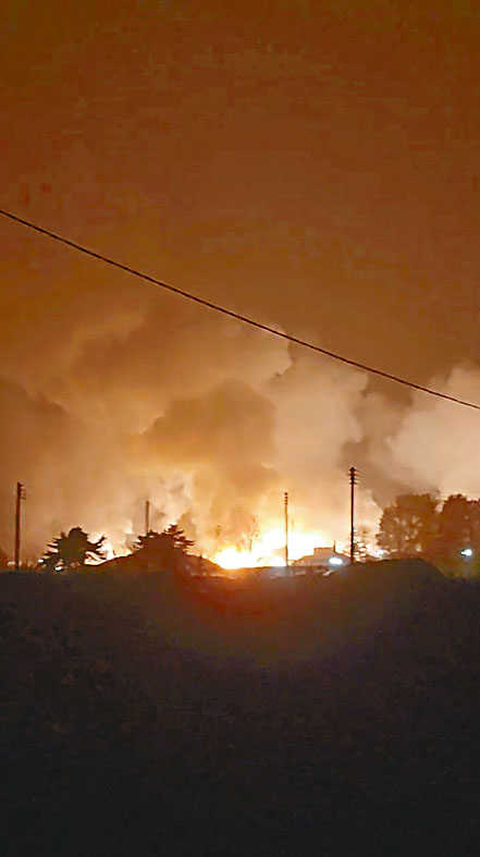 社交網有影片顯示，江陵市一個空軍基地附近出現大火球。