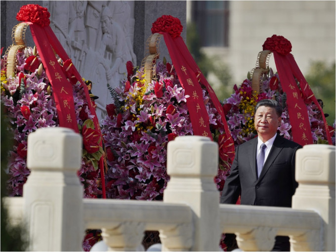 國家主席習近平到天安門廣場出席烈士紀念日儀式。AP圖片